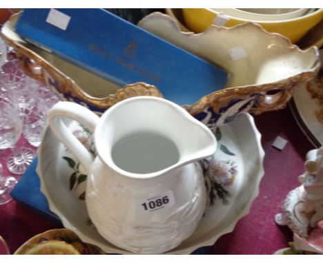 A quantity of assorted ceramic items including Portmeirion flan dish, boxed Royal Worcester cake plate and knife, Gisela Grah