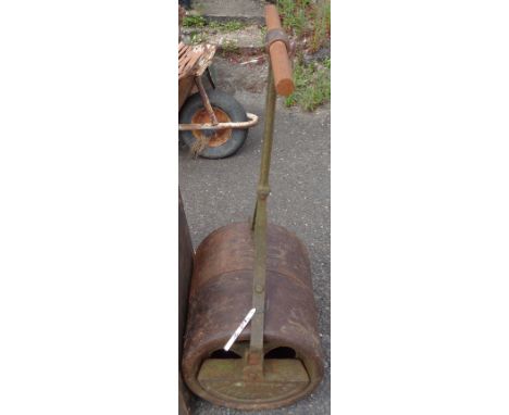 An old garden roller by T. Green &amp; Son