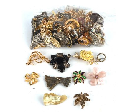 ADDENDUM LOT. A collection of vintage fashion and costume brooches dating from the 1950s on.  Approximately 100 itemsConditio