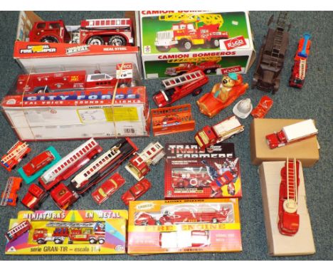 Marx, Corgi and others - Thirty diecast fire vehicles, twenty unboxed and eight boxed, includes three large scale fire engine