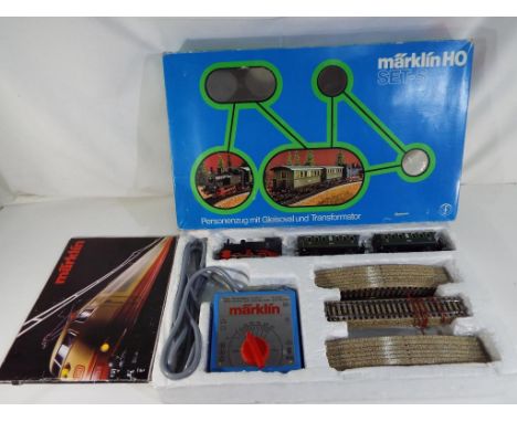 Marklin - a Marklin HO scale Set S - item No. 2929, appears in excellent condition with paperwork in original G+ box