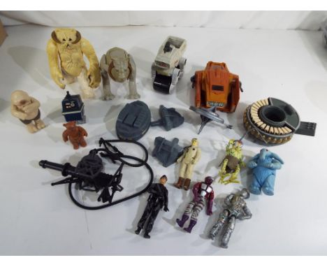 Star Wars figures and accessories - a quantity of Star Wars figures to include Max Robot, Sy Snootles, Power Drold and simila