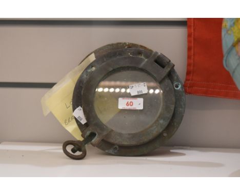 A vintage brass porthole, approximately 20cm in diameterCondition report - Overall the porthole appears to be in good structu