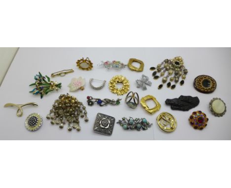 Brooches and scarf clips 