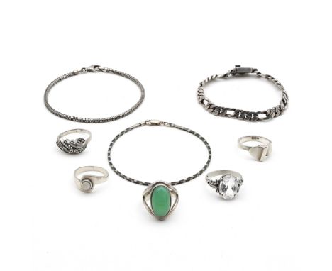 Posten Silberschmuck  Material:&nbsp;Silber Edelsteine:&nbsp;1 Chrysopras, 1 Bergkristall, 1 Opal Gesamtgewicht: 42,7 g  Dati
