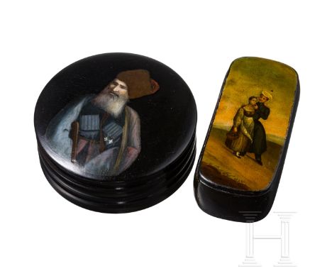 Lack-Schnupftabakdose und Tabakdose, Russland, Danilowo, Pjotr und Aleksandr Lukutin, 1843 - 1855 und spätes 19. Jhdt.   Papi