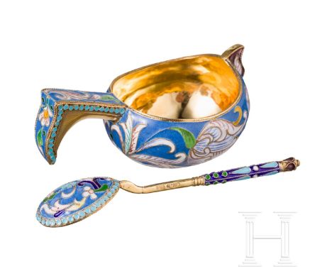 Cloisonné-Emaille-Kowsch und Teelöffel, Russland, neuzeitlich  Silber, vergoldet. Traditionelle Form. Die Wandung umseitig mi