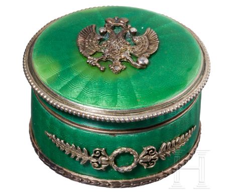 Kleine Guilloché-Emaille-Deckeldose (Pillendose), 2. Hälfte 20. Jhdt.   Silber, vergoldet. Die zylindrische Wandung und der S