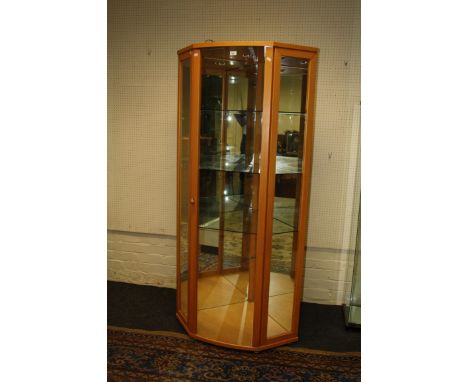 A beech veneer corner positioning illuminating mirror back display cabinet with three shelves, 191 x 92 x 70cm