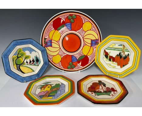 A Wedgwood Clarice Cliff Bizarre reproduction charger, 31cm diameter; a set of four Wedgwood Clarice Cliff Bizarre reproducti