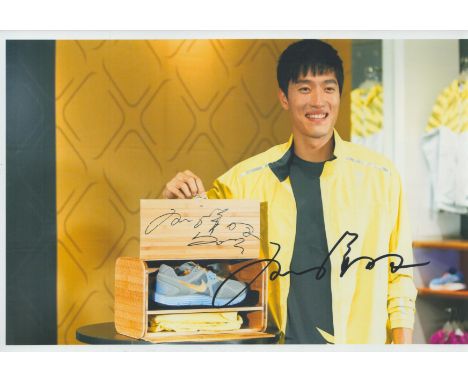 Athletics Liu Xiang signed 12x8 inch colour photo. Liu Xiang ( born July 13, 1983) is a Chinese former 110 meter hurdler. Liu