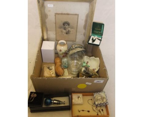 A box containing assorted items to include a pair of nephrite jade yellow metal mounted tear drop earrings and a matching pen