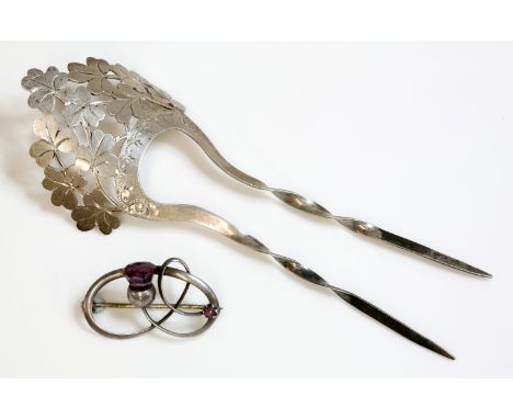 An Edwardian sterling silver hair comb, by Cornelius Desormeaux Saunders and James Francis Hollings Shepherd,  with an arched