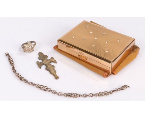 Abme musical compact, together with a flower ring, a chain and pendant