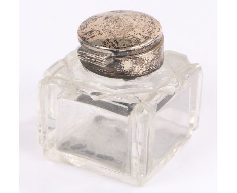 George V silver mounted glass inkwell, Chester 1921, maker J &amp; R Griffin Ltd, the silver mount above a clear glass base