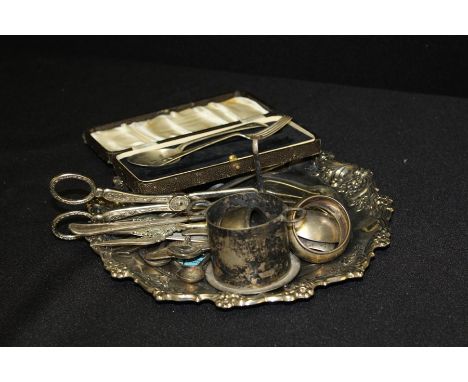 Silver napkin rings and cased fork and spoon to include silver plated cutlery.