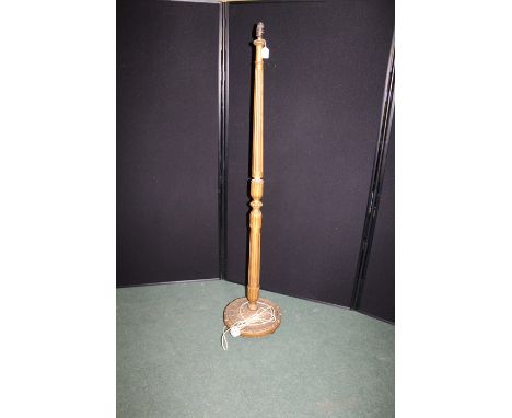 Gilded standard lamp, with reeded acanthus leaf carved stem, 164cm high