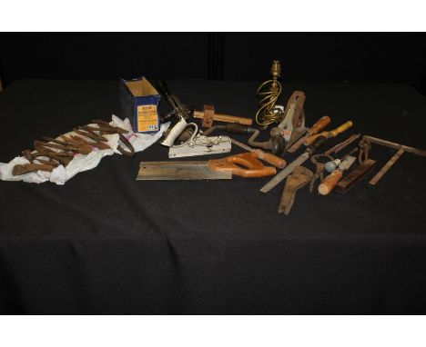 Record no. 044 plough plane, boxed, together with a box of tools to include a Stanley No 4 plane, etc, (qty)