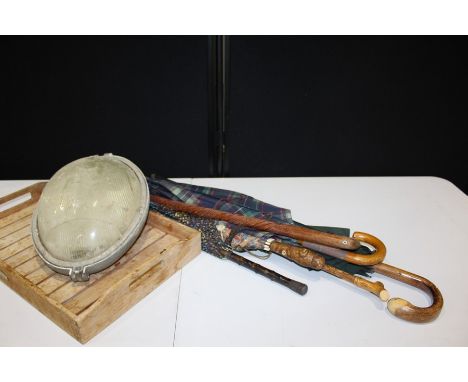 Umbrella's, together with a tray and lamp