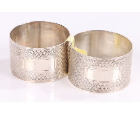 Pair of silver napkin rings, with engine turned decoration and blank rectangular cartouches, stamped silver to interior, 1.5o