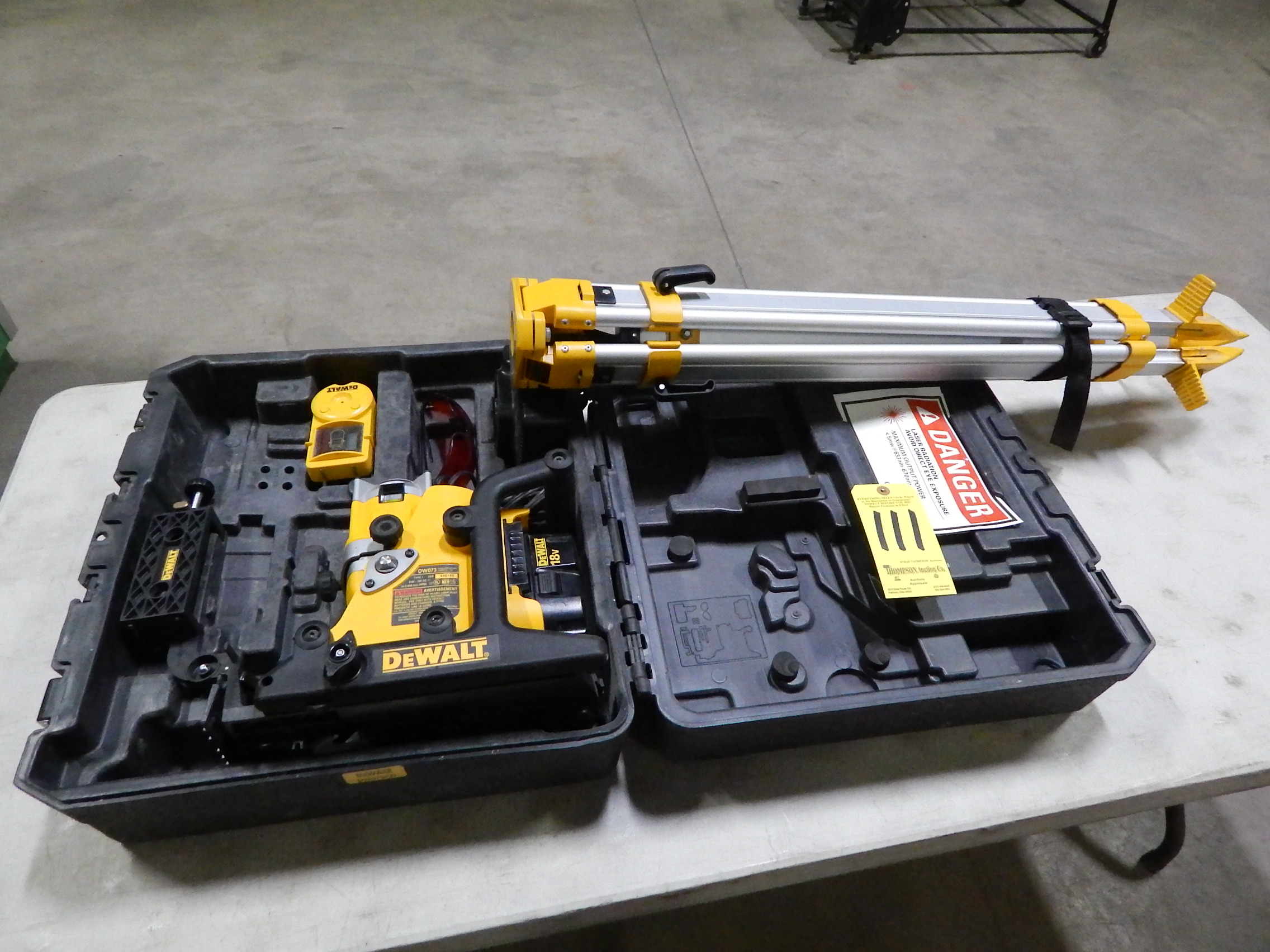Dewalt DW073 Cordless Rotary Laser with Case and Tripod