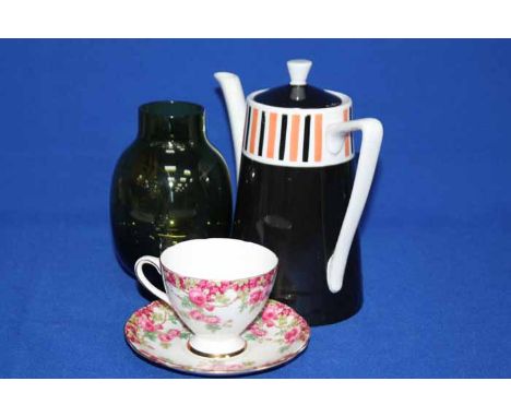 COLLECTION OF CERAMIC WARE
including a Glasdstone Bone China part teaset, two eggshell teacups and saucers, a Chokin ginger j