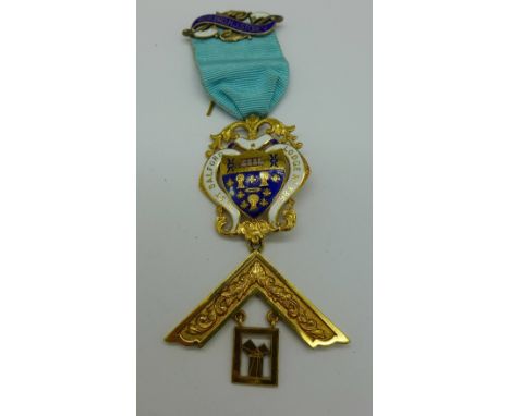 A 9ct gold and enamel Masonic medal, 26g