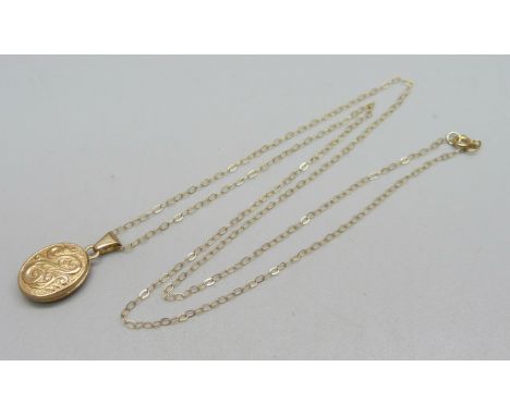 A 9ct gold locket and chain, 1.1g 