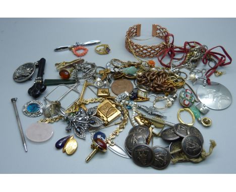A set of buttons, W. Dowler, Birmingham, rings, cufflinks, bangle and other jewellery 