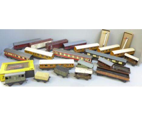 Assorted 00 gauge model rail including Trix and two signals 