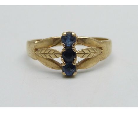 A yellow metal ring set with three blue stones, 1.9g, O 