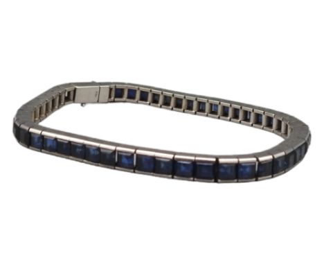 Art-Deco Saphirarmband mit Baguettesteinen 18 K WG, um 1920, 1 Stein leicht best., 24,9 g.