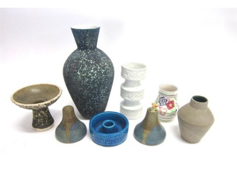 A MIXED GROUP OF CERAMICS to include five various studio pottery pieces, a Bitossi candleholder, Poole pottery vase, 10cm hig