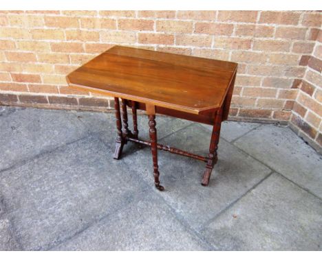 A LATE VICTORIAN/EDWARDIAN WALNUT SUTHERLAND TABLE,  on turned supports with brass and ceramic casters, 78cm wide (fully open