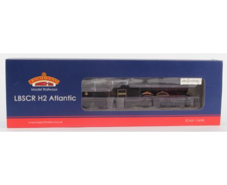 Bachmann OO gauge 'H2 Class 32424 Beachy Head BR Lined Black Early Emblem' locomotive (31-921), contained in original box