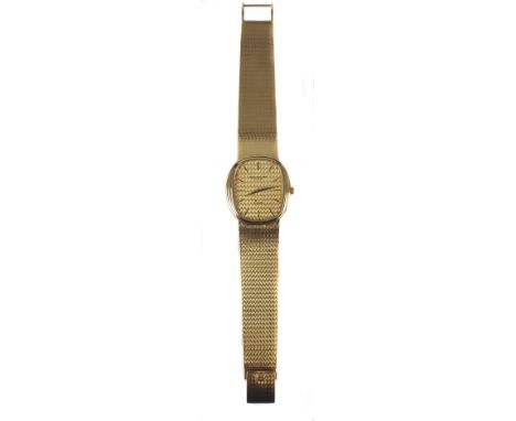 18ct yellow gold Patek Philippe gentlemen's bracelet watch, woven gold dial with applied baton hour markers, Patek logo to cr