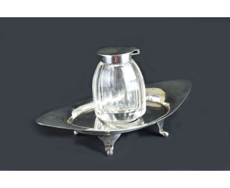 A silver and cut glass form boat inkwell, Birmingham 1929, makers mark of AJ Zimmerman, 83grs of weighable silver (2)