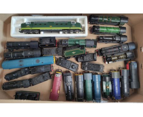 Collection of 00 gauge locomotives, to include Bachmann, Mainline, nine Hornby Class 08 Shunters, a Hornby 4-4-2 locomotive L
