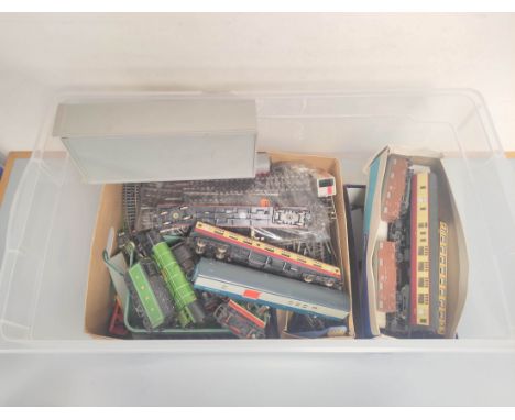 Collection of 00 gauge locomotives, rolling stock, components and track to include Hornby Class A3 4-6-2 60103 "Flying Scotsm