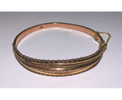 A 9ct gold bangle, with beaded pierced decoration, stamped 375 to underside, 8.1g