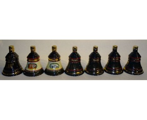 Six Wade Bell's whisky decanters with contents, comprising Christmas editions from 1990 to 1995, four boxed, two tubed, Bell'