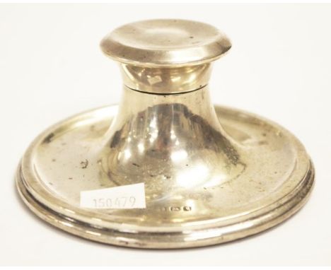 George V Sterling silver inkwell hallmarked Birmingham 1920, maker: Wilmot Manufacturing Co, 170 grams approx (weighted)