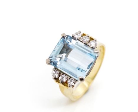 Aquamarine and diamond set 18ct yellow gold ring marked 750. Approx 1x emerald cut aquamarine 9mm x 11.2mm x 5.9mm, 6x round 