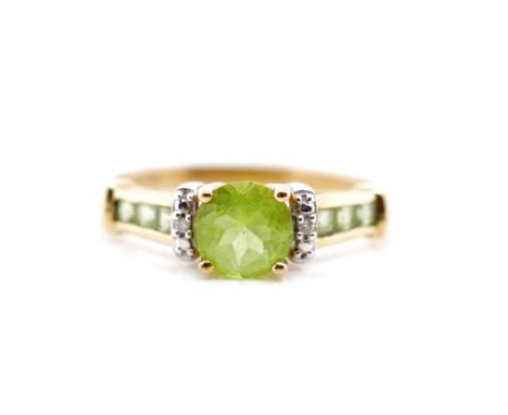 Peridot, diamond and 9ct yellow gold ring marked 375. Approx weight 2 grams, ring size O