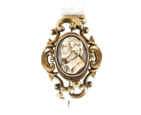 Antique cameo mourning brooch set with a carved portrait of Shakespeare, set in gilt metal. With locket window to reverse A/f