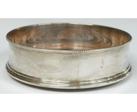 Modern feature hallmarked silver wine coaster, London 1976, maker&nbsp;R Hodd &amp; Son, diameter 13cm