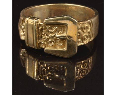 A 9ct gold gentleman's buckle ring, size 4, 11.2g