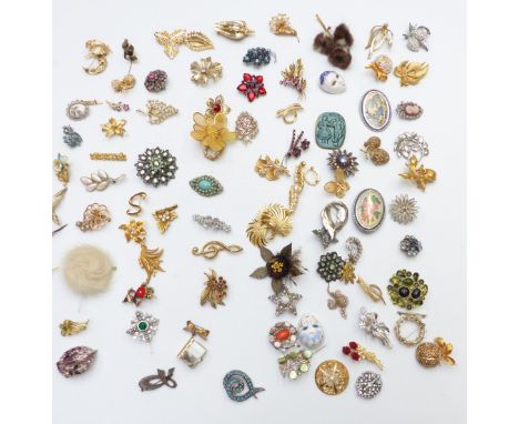 A collection of jewellery including vintage brooches, filigree, Exquisite brooch, Hollywood, etc&nbsp;