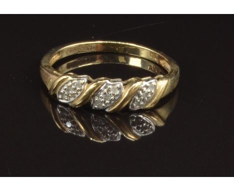 A 9ct gold ring set with diamonds, size Q, 2g