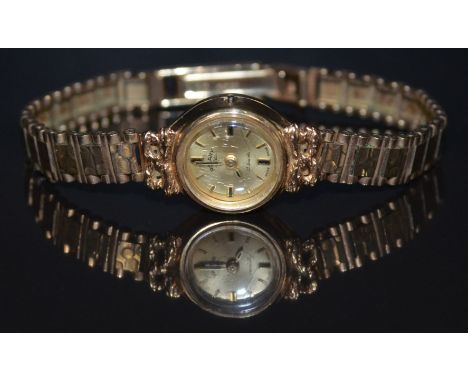 Rotary 9ct gold ladies wristwatch with two-tone gold and black hands, gold hour markers and dial and signed 15 jewel movement
